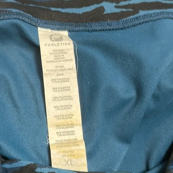 Fabletics Blue and Black Animal Print Leggings Size XLarge - Picture 4 of 4